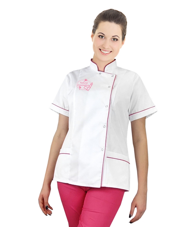 Blazer cosmétique blanc avec logo et passepoil fuchsia.