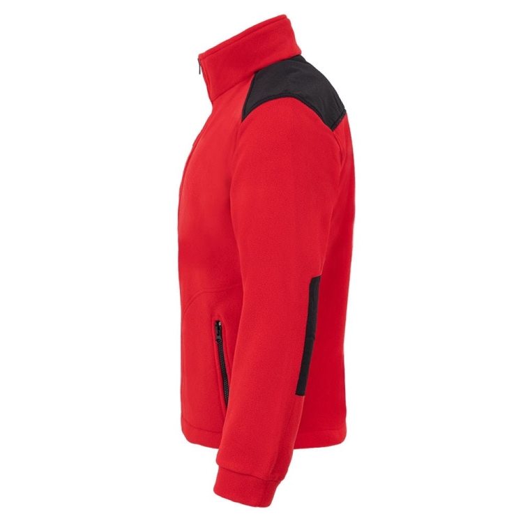 Insert noir sur un sweat-shirt polaire rouge.