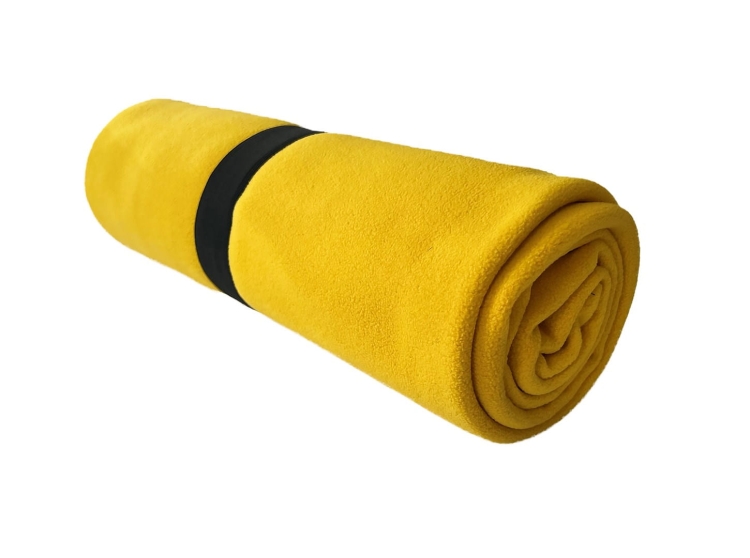 Couverture polaire jaune pour toutes les occasions.