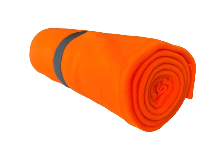 Couverture polaire orange pour toutes les occasions.