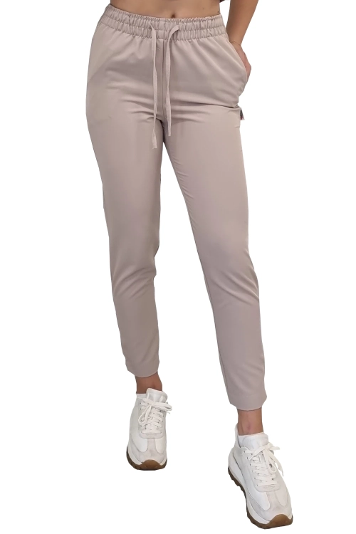 Kolorowe wzory w komplecie medycznym damskim