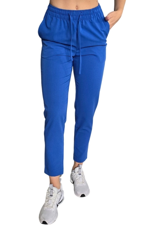 Kolorowe wzory w komplecie medycznym damskim