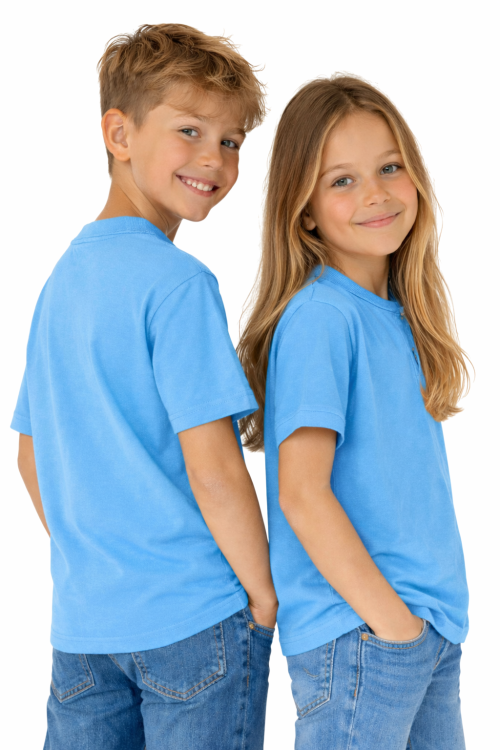 T-shirt dziecięcy dla chłopca i dziewczynki kolor niebieski widok z boku.png