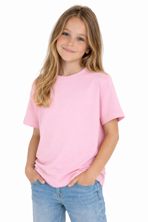 T-shirt dziecięcy dla chłopca i dziewczynki kolor różowy widok dziewczynki w t-shirt.png