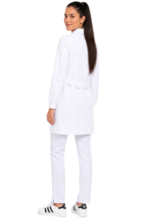 Damski fartuch laboratoryjny na zatrzaski śnieżnobiały bez kieszeni